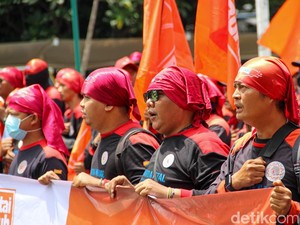Video Massa Buruh Tuntut THR Bebas Pajak: Negara Harus Adil
