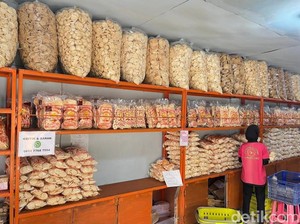 Kerupuk Kemplang Palembang Diserbu Warga untuk Oleh-oleh Lebaran