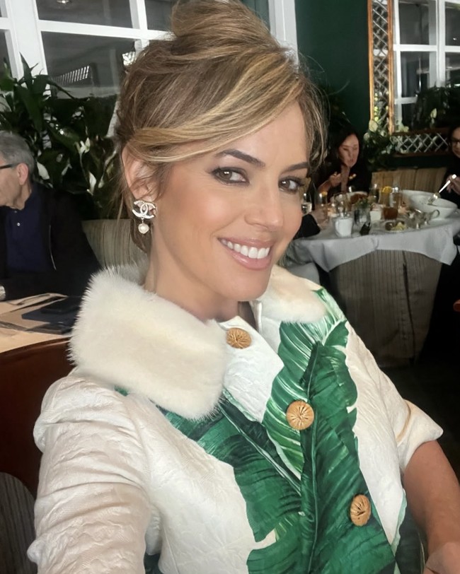 Model Playboy era 90-an, Sandra Taylor, mengaku menyesal pernah membahas hubungan singkatnya dengan Presiden AS Donald Trump. Bukan karena kisahnya, melainkan dampak negatif yang ia terima setelah cerita itu kembali mencuat. Foto: dok. Instagram @sandrataylor1