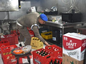 Satpol PP Surabaya Sita 61 Botol Minuman Beralkohol dari Restoran Nakal