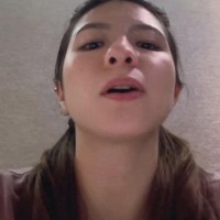 Shalom mengaku memiliki hidung yang bengkok. Hal itu membuatnya jadi kesulitan bernapas hingga memilih jalan operasi untuk memperbaiki bentuknya. Foto: Instagram/@sharazaaa