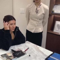 Meski sama-sama menjalani operasi plastik di Korea namun Shalom dan Wulan memilih klinik kecantikan yang berbeda. Jika sebelumnya Wulan di NANA Plastic Surgery Hospital Korea, Shalom memilih menjalani oplas pertamanya di Eight Plastic Surgery Hospital. Foto: Instagram/@sharazaaa