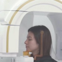 Bagian mata Shalom juga diperiksa. Hasil pemeriksaan mengungkapkan bahwa otot mata Shalom sangat lemah dan mata kanannya terlihat lelah. Foto: Instagram/@sharazaaa