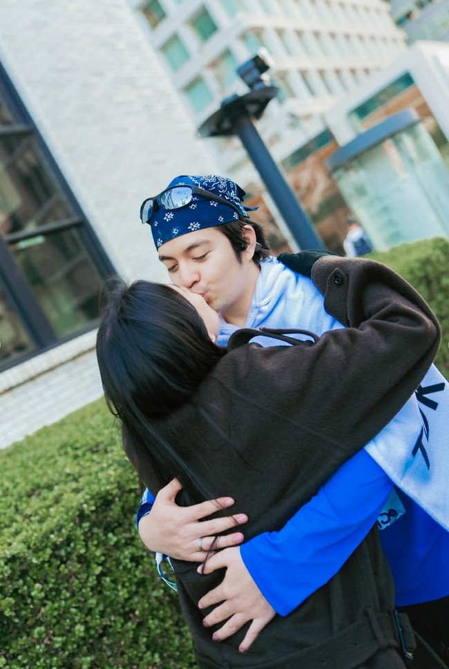 Selalu kompak, Shenina dan Angga pun kembali memamerkan kemesraan mereka. Pasutri satu ini memang dikenal bucin satu sama lain. Foto: Instagram/@sheninacinnamon