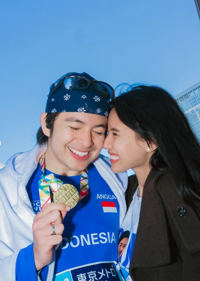 Penampilan keduanya yang kerap pamer kebucinan pun kembali jadi sorotan dan bikin banyak netizen ikut baper dan gemas. Foto: Instagram/@sheninacinnamon