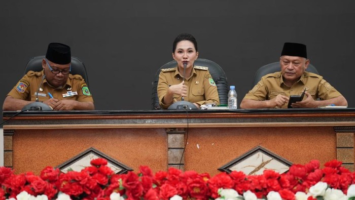 Lembaga survei Indikator Politik Indonesia melaporkan 85,1% warga Maluku Utara puas dengan kinerja Gubernur Sherly Tjoanda-Wakil Gubernur Sarbin Sehe.