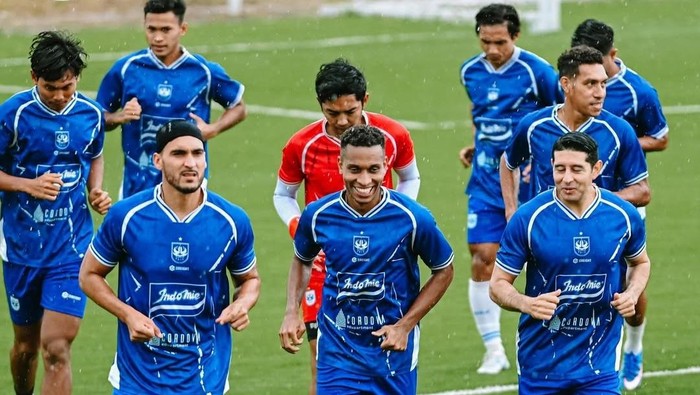 Skuad PSIS saat menjalani sesi latihan di Semarang.