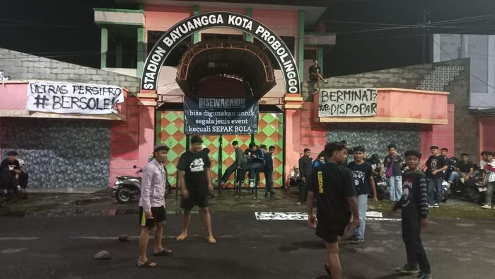 Suporter Persipro Gelar Aksi Tolak Event Non Olahraga di Stadion Bayuangga