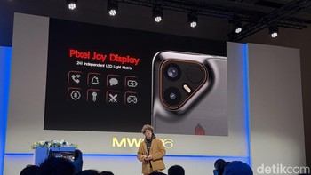 Lewat kolaborasi ini, Tecno akan meluncurkan sejumlah perangkat edisi terbatas. Salah satunya adalah ponsel Tecno Pova Metal Tonino Lamborghini Limited Edition yang diklaim sebagai ponsel 5G pertama di dunai dengan full-metal unibody. Foto: Virgina Maulita Putri/detikINET