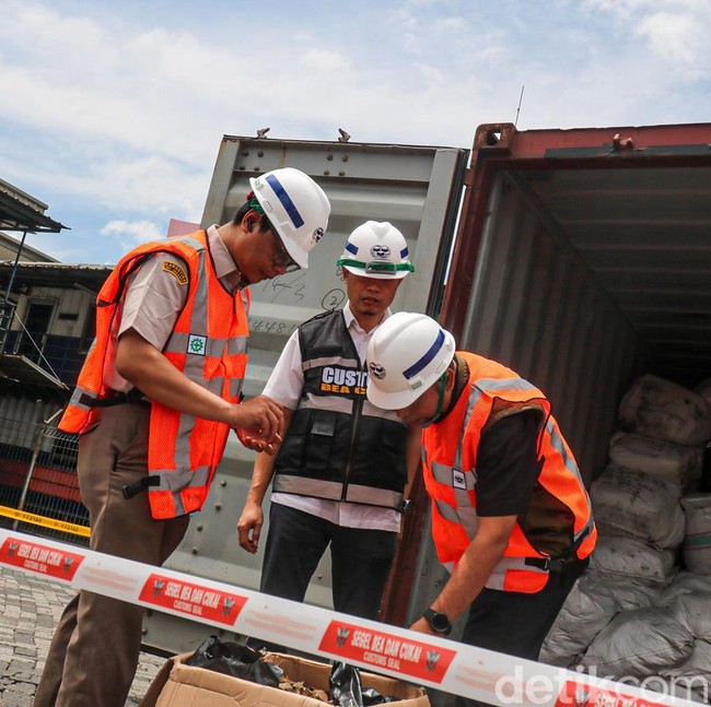 Terbongkar! 3 Ton Sisik Trenggiling Diselundupkan Lewat Tanjung Priok