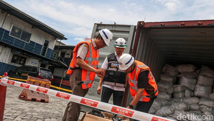 Terbongkar! 3 Ton Sisik Trenggiling Diselundupkan Lewat Tanjung Priok