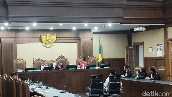 Adhiya Muzzaki Terbebas dari 3 Kasus Korupsi, Apa yang Terjadi Selanjutnya?