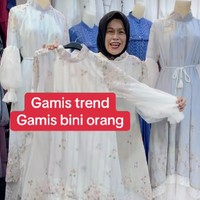 Fenomena ini mulai mencuat setelah akun TikTok @sudartiindraaa mengunggah sebuah video yang memperlihatkan antusiasme pembeli terhadap model tersebut. Video memperlihatkan baju Lebaran yang disebut gamis bini orang. “Baju Lebaran 2026 Lagi ngetrend Paling laris. Bini orang paling laris 2026, tulis keterangan video @sudartiindraaa.  Foto: Dok. TikTok @sudartiindraaa.
