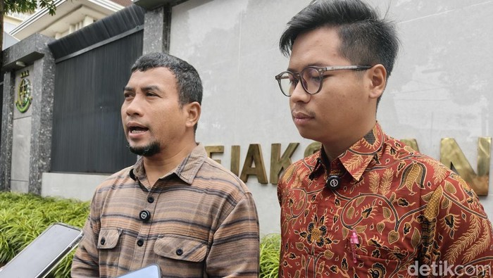 Tri Yanto, mantan pegawai Baznas Jabar saat mendatangi Kejati Jawa Barat untuk memberikan keterangan dugaan kasus korupsi.