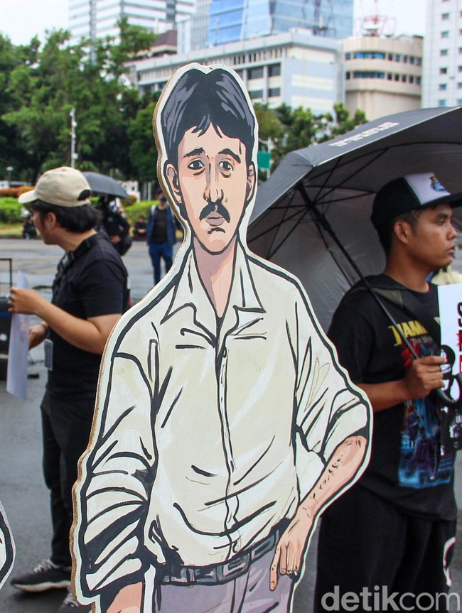 Aksi Kamisan ke-900 di Depan Istana Merdeka, Massa Desak Penuntasan Pelanggaran HAM