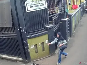 Terekam CCTV, Wanita Diduga Curi Uang Takziah Lalu Kabur