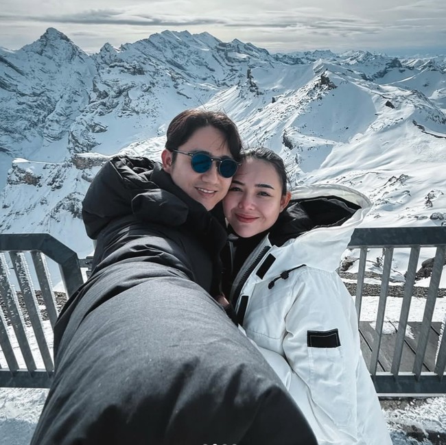 Gaya Musim Dingin Bumil Amanda Manopo Baby Moon Keliling Eropa Bareng Suami