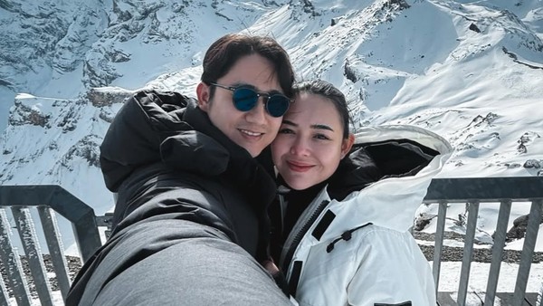 Gaya Musim Dingin Bumil Amanda Manopo Baby Moon Keliling Eropa Bareng Suami