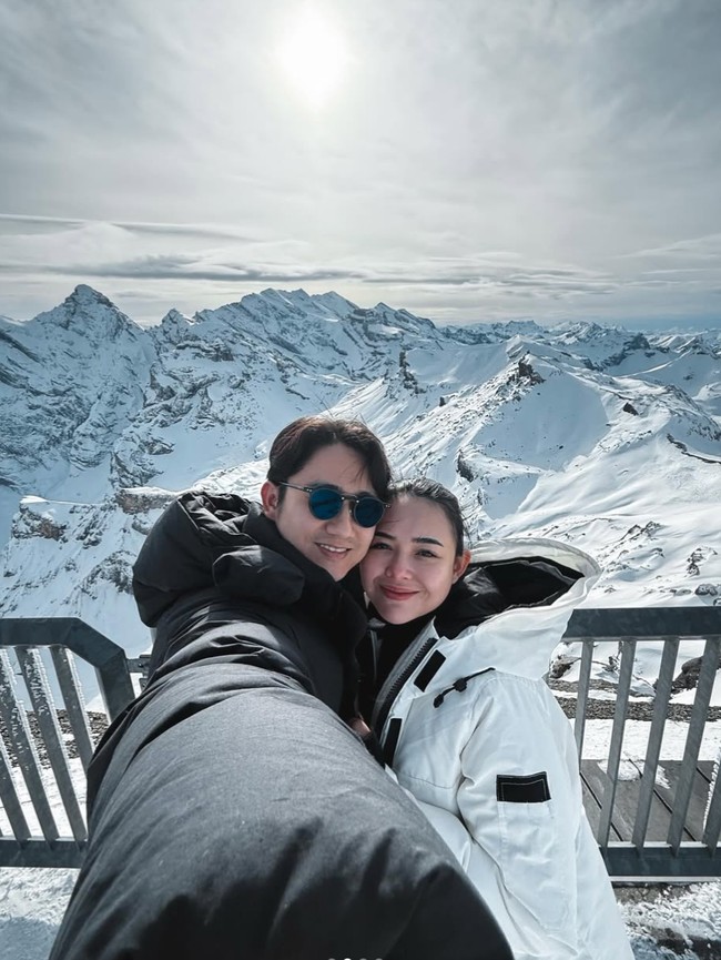 Gaya Musim Dingin Bumil Amanda Manopo Baby Moon Keliling Eropa Bareng Suami