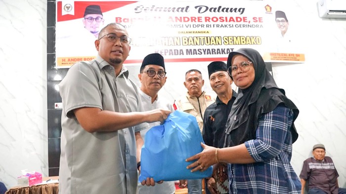 Andre Rosiade ke Kampung Lapai, Bagi 500 Sembako dan Serap Aspirasi Warga