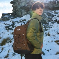Park Bo Gum tak kalah eksis dan diketahui membintangi 11 iklan. Bintang drama Korea When Life Gives You Tangerines itu menjadi wajah untuk The North Face, Ace Bed, begitu pula Dyson. Foto: dok. X