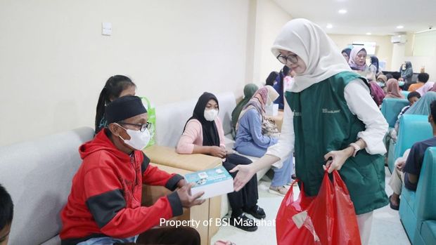 BSI Maslahat Bagikan 600 Paket Buka Puasa ke RS Bunda Alia