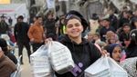 Potret Buka Puasa Warga Gaza di Tengah Reruntuhan, Tetap Khidmat!