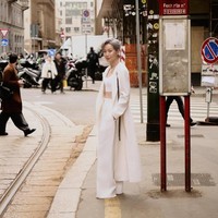 Cecilia menghadiri GIADA Fall/Winter 2026 Fashion Show di Milan, Italia, baru-baru ini. Penampilannya jadi sorotan karena di usianya yang sudah 63 tahun, Cecilia tetap menawan. Foto: Dok. Weibo, Instagram Cecilia Yip