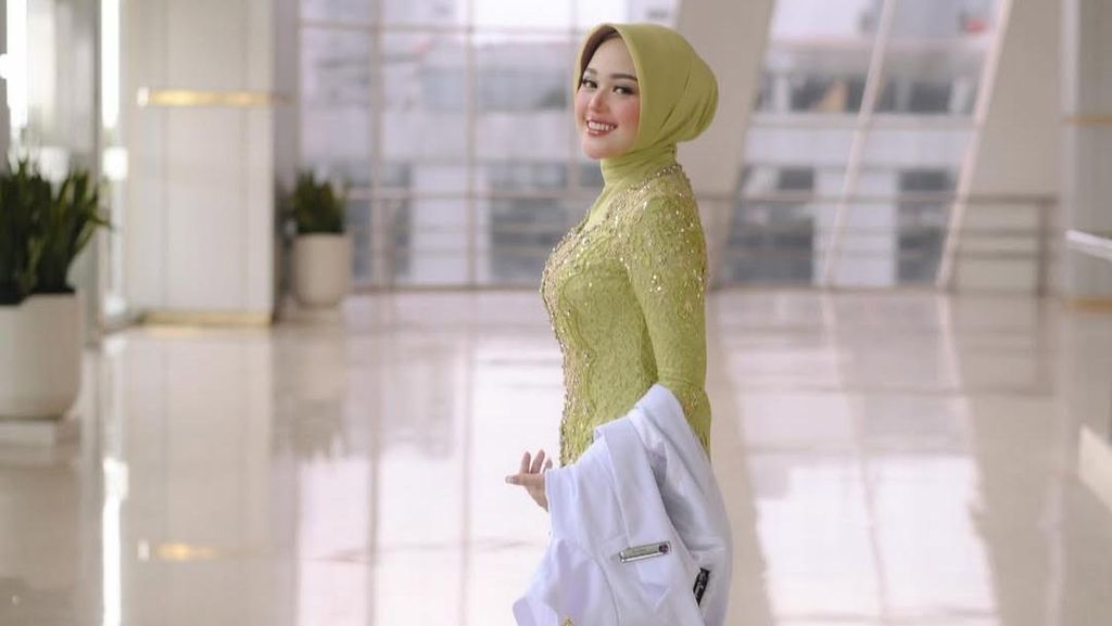 Momen Cecillia Gina Putri Limbad Diambil Sumpah Jadi Dokter Gigi