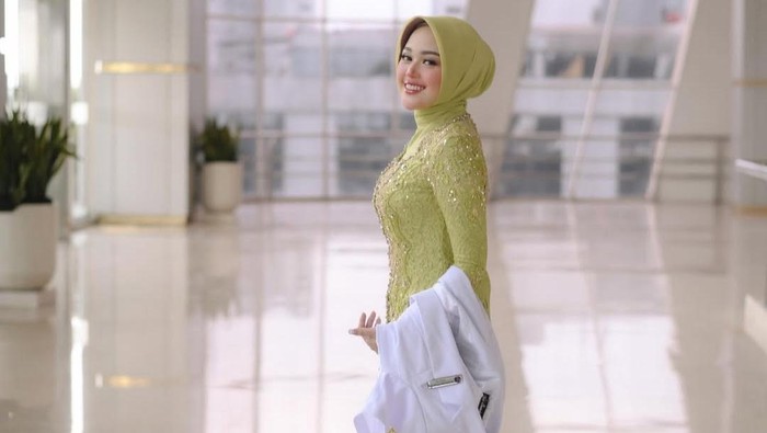 Momen Cecillia Gina Putri Limbad Diambil Sumpah Jadi Dokter Gigi