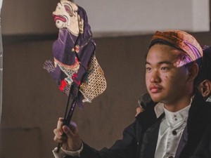 Mahasiswa ITS Berdarah Tionghoa Ini Jadi Dalang, Bisa Mainkan Wayang Tiga Bahasa