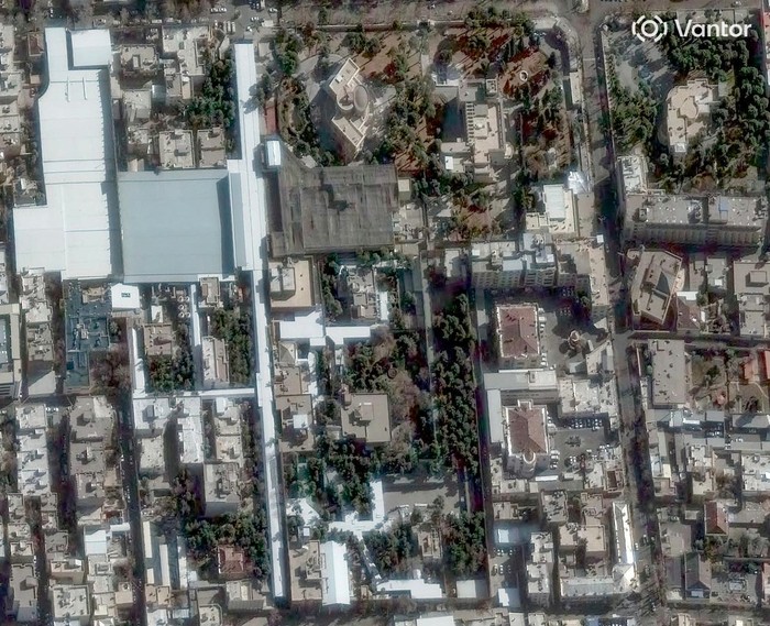 Citra satelit pada 1 Februari 2026 menunjukkan kompleks kediaman Ayatollah Ali Khamenei di Teheran dalam kondisi utuh.