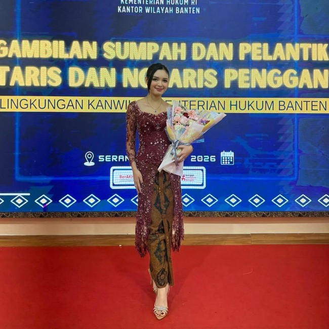 Claudia Andhara Dilantik Jadi Notaris Jelang Nikah