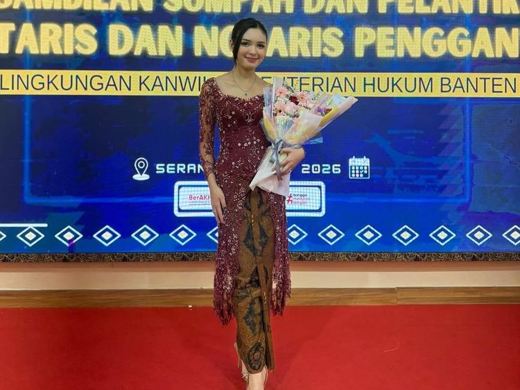 Claudia Andhara Dilantik Jadi Notaris Jelang Nikah