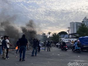 Massa Demo Buka Satu Lajur di Jalan AP Pettarani Makassar, Lalin Masih Padat