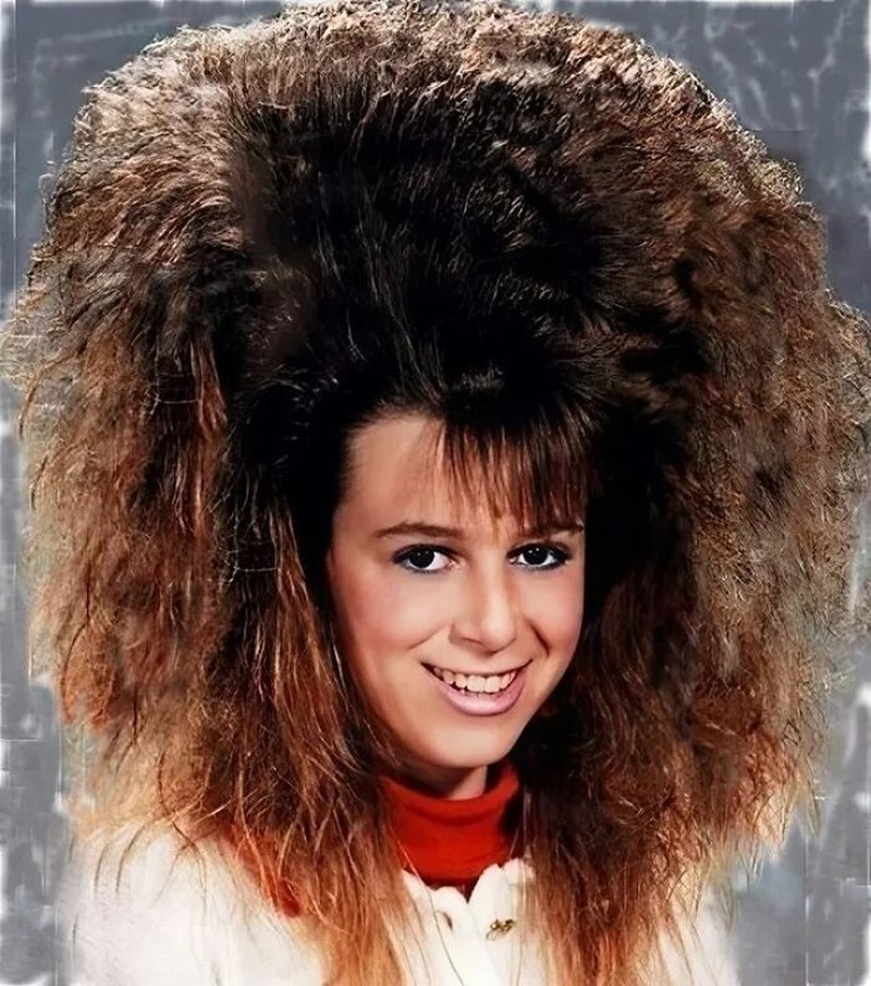 Kalau kamu anak 80-an, mungkin kamu pernah mencoba gaya rambut berikut ini. Coba komen, mana yang paling keren menurut kamu?