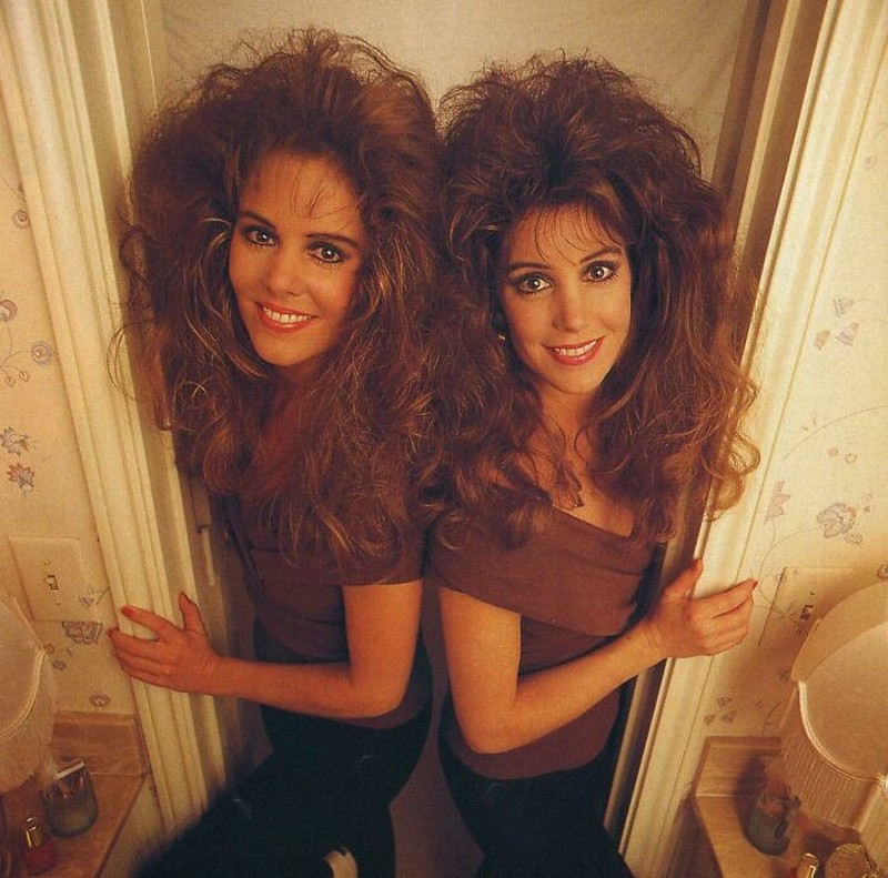 Kalau kamu anak 80-an, mungkin kamu pernah mencoba gaya rambut berikut ini. Coba komen, mana yang paling keren menurut kamu?