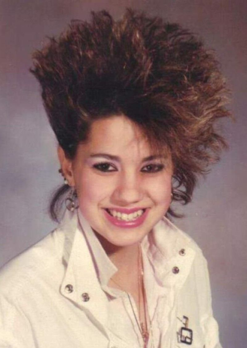 Kalau kamu anak 80-an, mungkin kamu pernah mencoba gaya rambut berikut ini. Coba komen, mana yang paling keren menurut kamu?