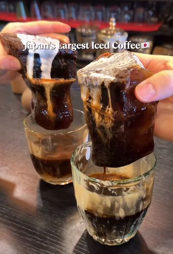 Unik! Kafe 40 Tahun Ini Punya Es Kopi Raksasa yang Tak Encer hingga 3 Jam