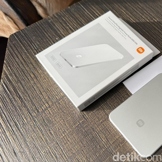 Unboxing Gadget Mungil Terbaru Xiaomi, Ada Power Bank Magnet Super Tipis