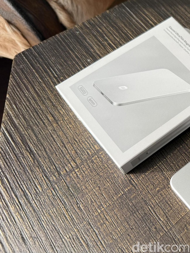 Unboxing Gadget Mungil Terbaru Xiaomi, Ada Power Bank Magnet Super Tipis