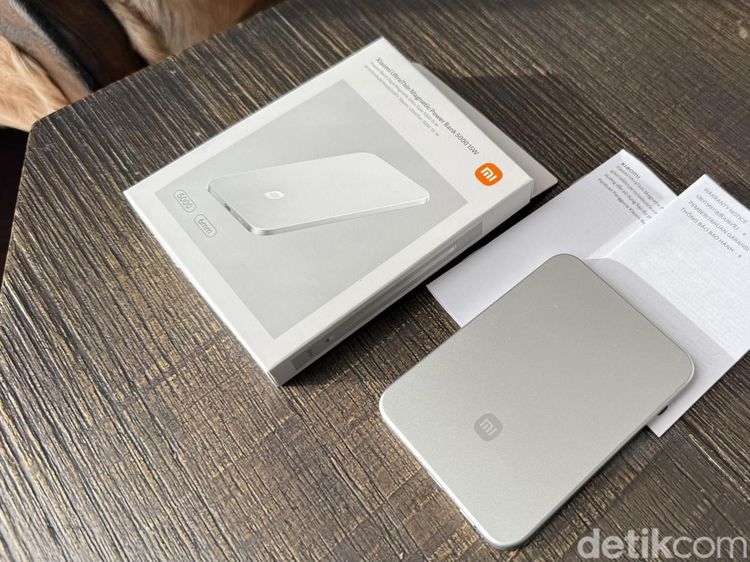 Unboxing Gadget Mungil Terbaru Xiaomi, Ada Power Bank Magnet Super Tipis