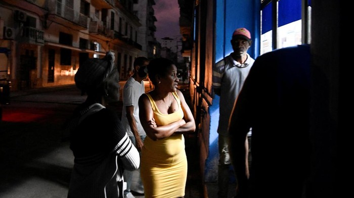 Sebagian besar wilayah di Kuba dilanda pemadaman listrik massal yang membuat banyak daerah berada dalam kondisi gelap gulita. Gangguan pasokan listrik tersebut berdampak luas pada aktivitas masyarakat, termasuk di ibu kota Havana, Rabu (4/3/2026). REUTERS/Norlys Perez