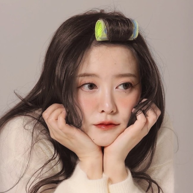 Goo Hye Sun juga menawarkan satu set roll rambut berisi dua dengan harga 25 ribu won atau setara Rp 288 ribuan di situs resmi KOOROLL. Foto: dok. Instagram @kookoo900