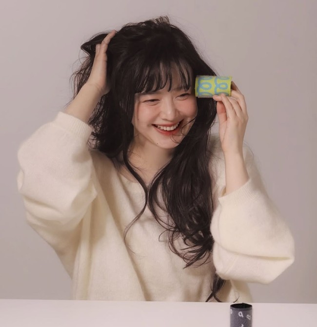 Satu roll rambut Goo Hye Sun dihargai 13 ribu won atau sekitar Rp 149 ribuan. Harganya sontak menuai kontroversi di tengah netizen Korea karena dianggap kelewat mahal, 10 kali lipat dari harga roll rambut tradisional. Foto: dok. Instagram @kookoo900