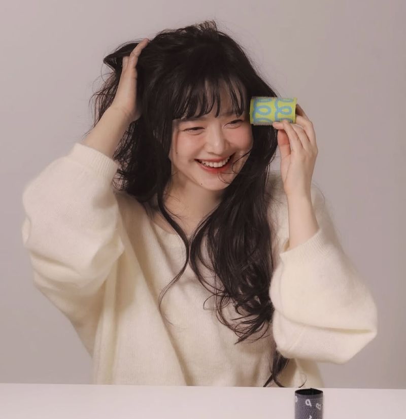 Goo Hye Sun menjual produk roll rambut KOOROLL seharga Rp 149 ribuan.