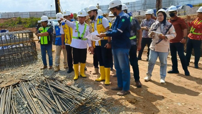 Gubernur Jambi, Al Haris meninjau langsung pembangunan Sekolah Rakyat di kawasan Bagan Pete, Kota Jambi
