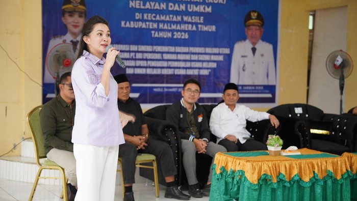 Gubernur Malut Sherly Tjoanda melakukan sosialisasi KUR di Kantor Camat Wasile, Halmahera Timur. Dokumen Istimewa