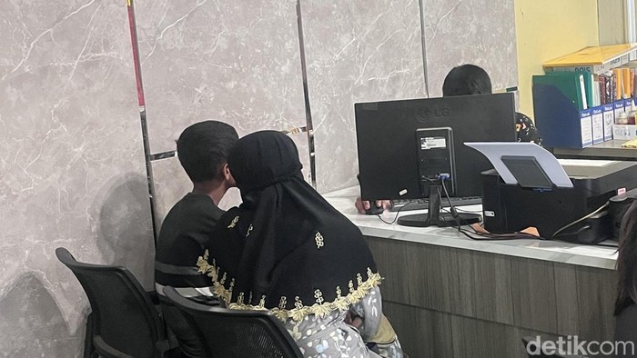 Ibu di Palembang laporkan tetangga ke polisi karena aniaya anaknya.