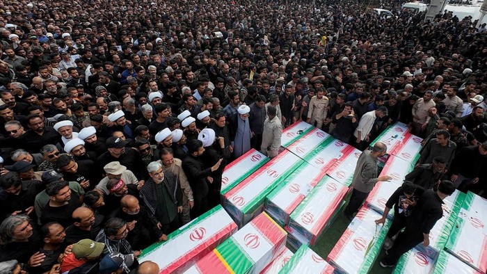 People attend the funeral of the victims following a reported strike on a school in Minab, Iran, March 3, 2026. Amirhossein Khorgooei/ISNA/WANA (West Asia News Agency) via REUTERS ATTENTION EDITORS - THIS PICTURE WAS PROVIDED BY A THIRD PARTY. REFILE – REMOVING ATTRIBUTION TO STRIKE